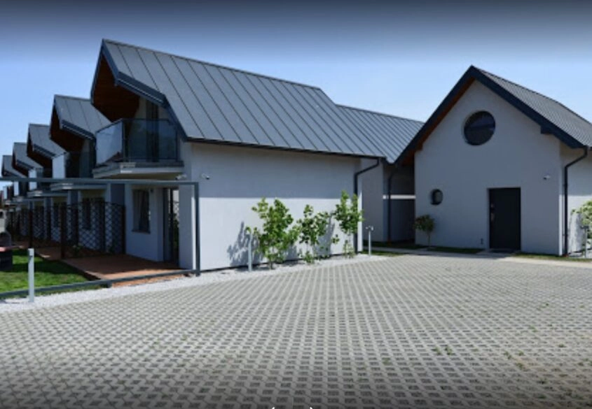 Ośrodek wypoczynkowy - 10 domków