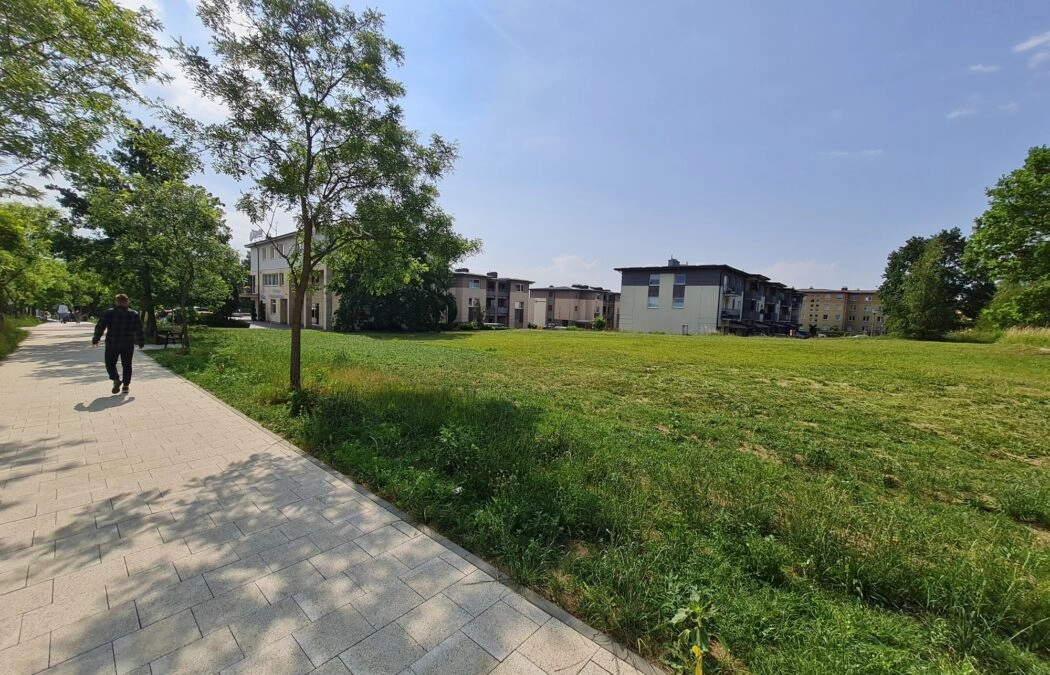Pruszcz/ wielorodzinna/ USŁUGI MEDYCZNE/  okolica