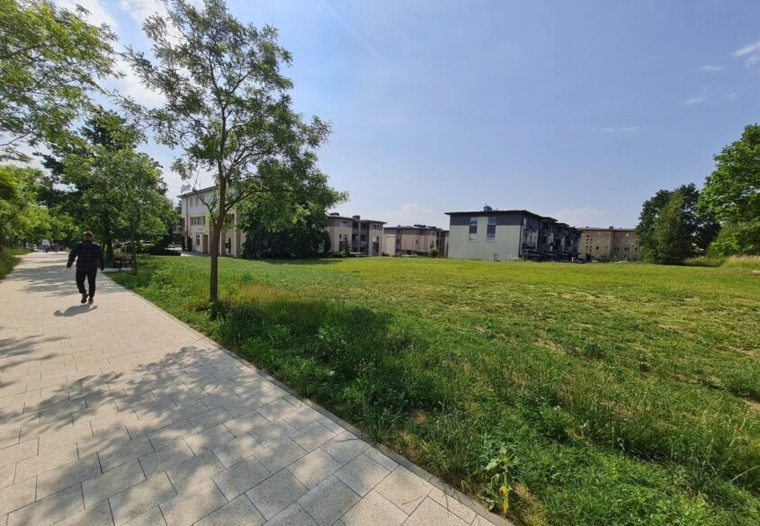 Pruszcz/ wielorodzinna/ USŁUGI MEDYCZNE/  okolica
