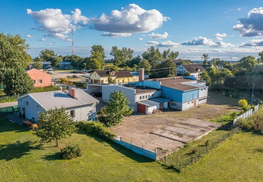 Czernin, hala pod produkcję żywności wraz z domem.