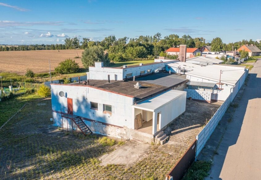 Czernin, hala pod produkcję żywności wraz z domem.