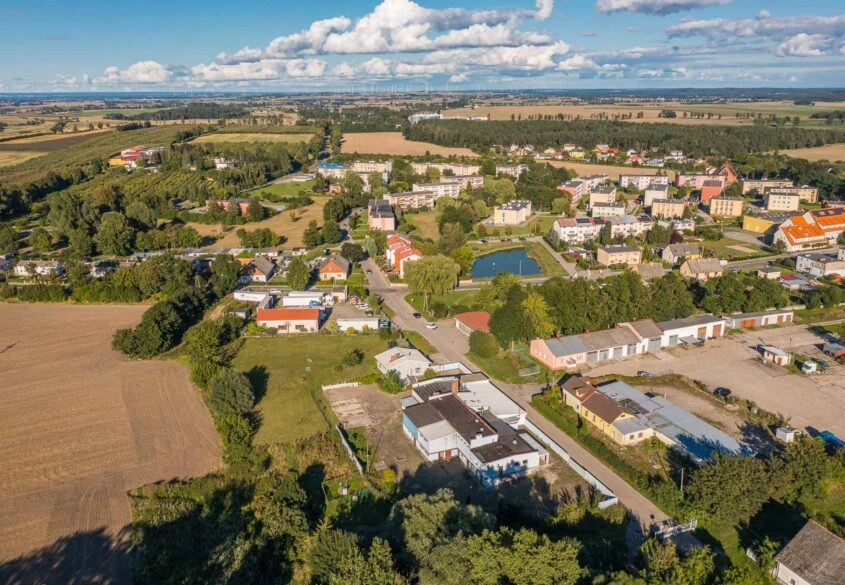 Czernin, hala pod produkcję żywności wraz z domem.