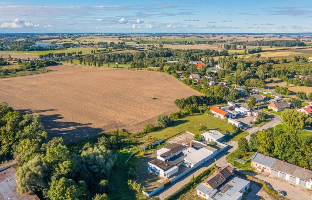 Czernin, hala pod produkcję żywności wraz z domem.