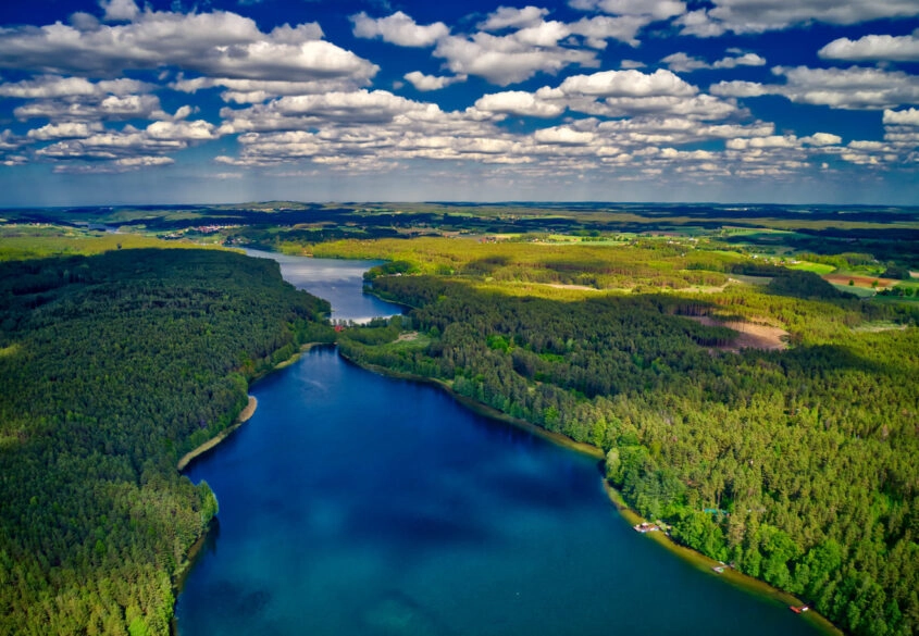 Działki nad jeziorem w sercu Kaszub