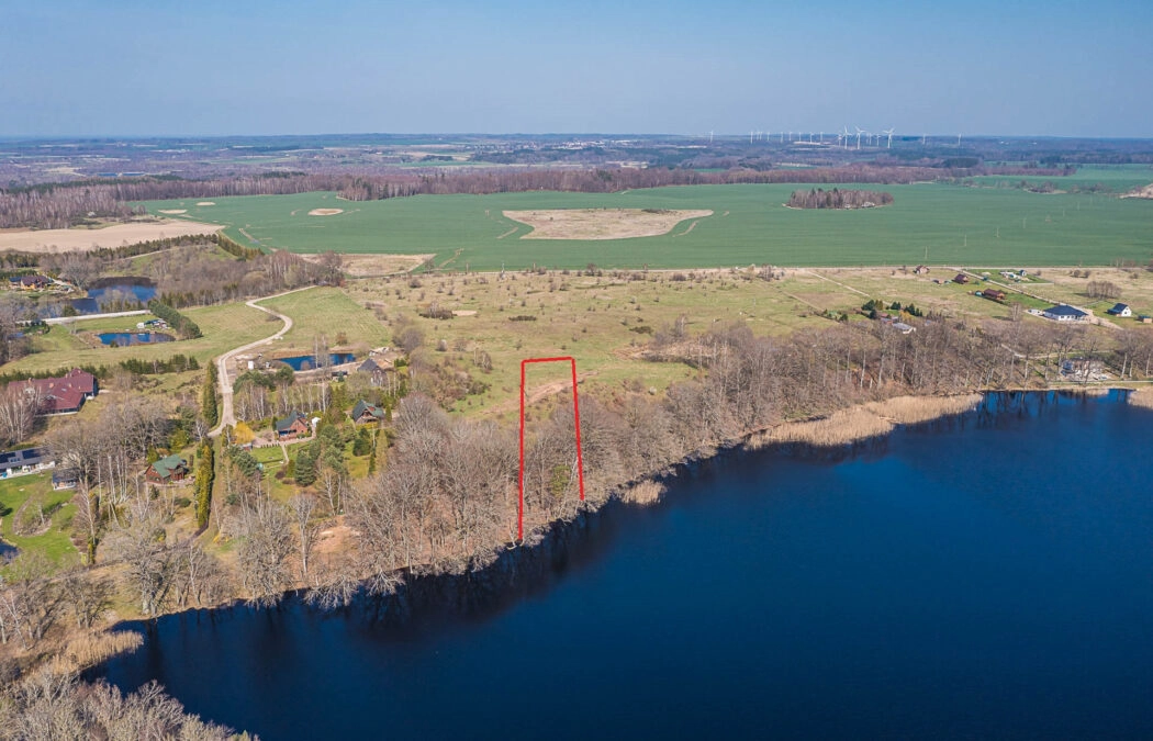 Działka z linią brzegową nad jeziora Salinko