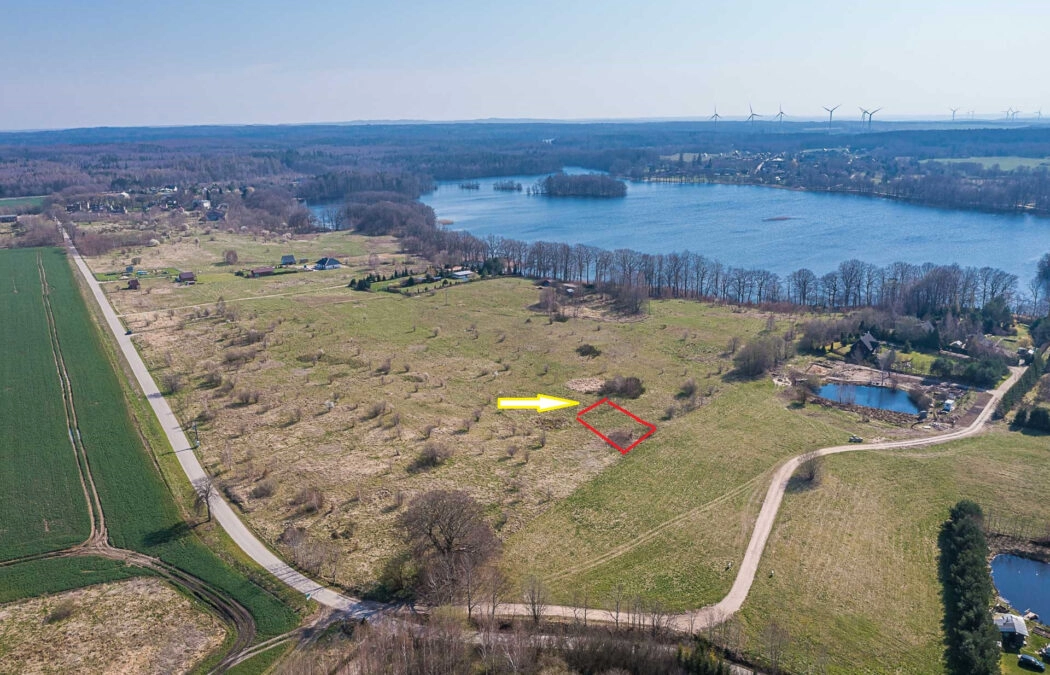 DZIAŁKA NAD JEZIOREM SALIŃSKIM