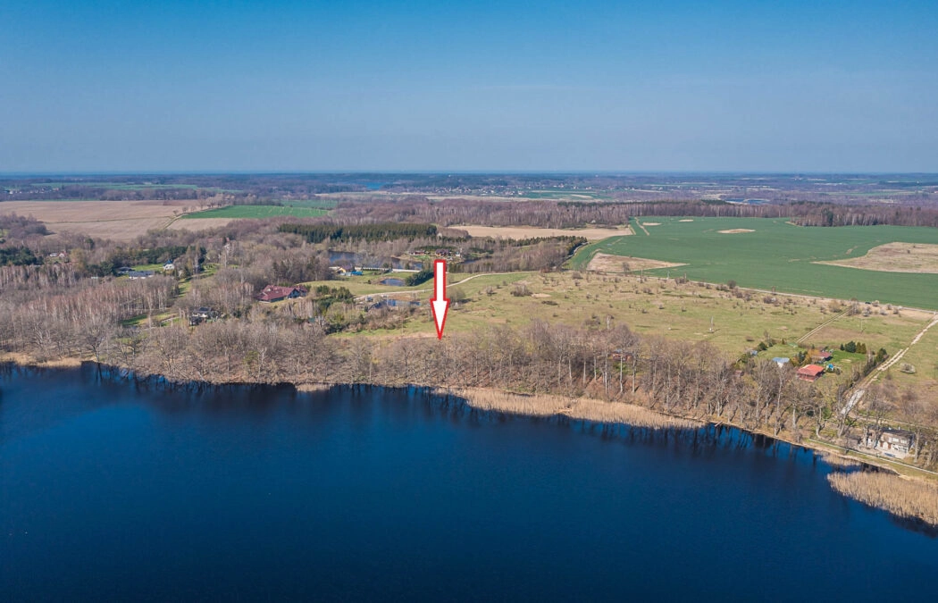 Działka z linią brzegową nad jeziora Salinko