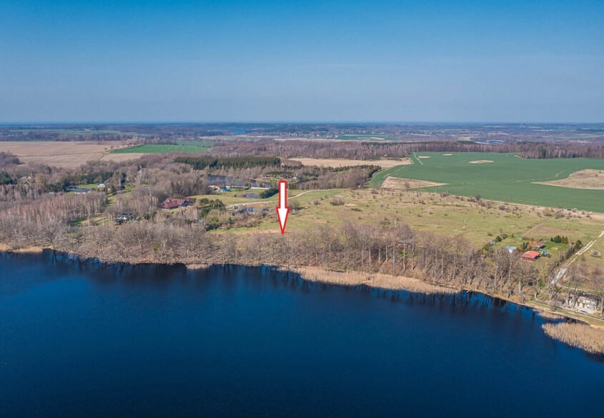 Działka z linią brzegową nad jeziora Salinko