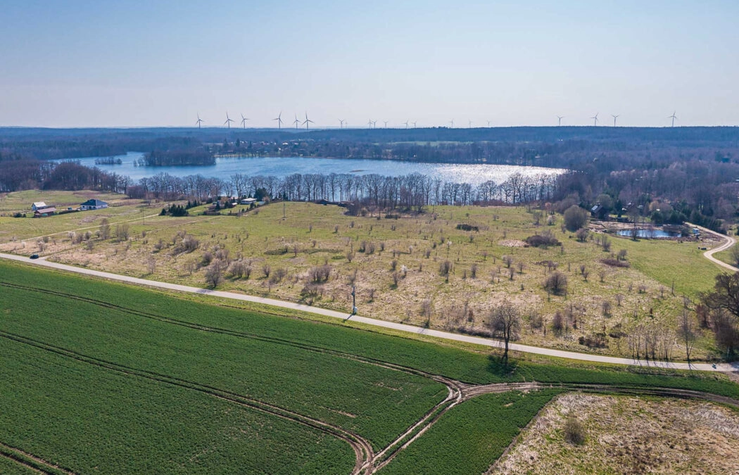 DZIAŁKA BUDOWLANA NAD JEZIOREM