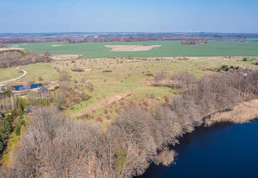 DZIAŁKA BUDOWLANA NAD JEZIOREM