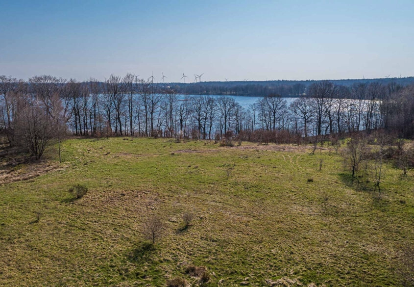 SALINKO - DZIAŁKA NAD JEZIOREM