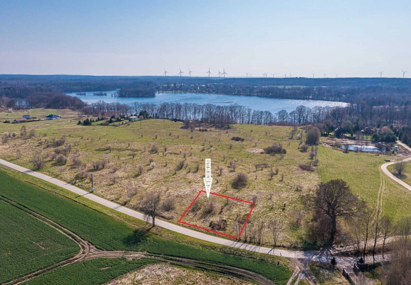 SALINKO - DZIAŁKA NAD JEZIOREM