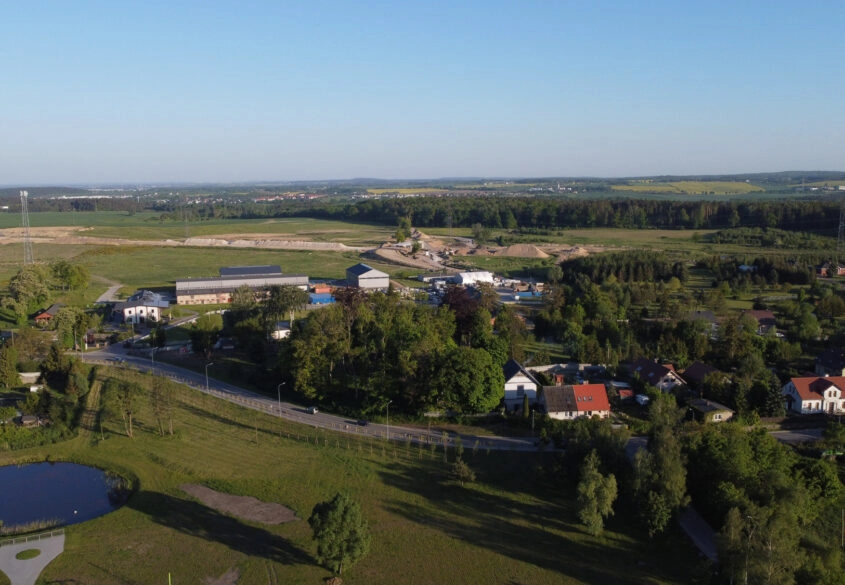 Działka usługowo-mieszkaniowa w dawnym folwarku