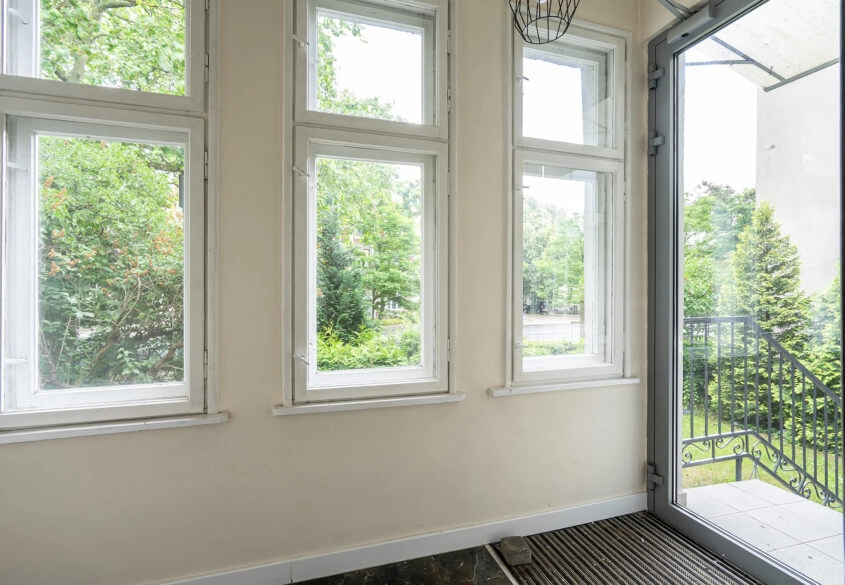 PRZESTRONNY LOKAL 57,5m2 +25,4M2