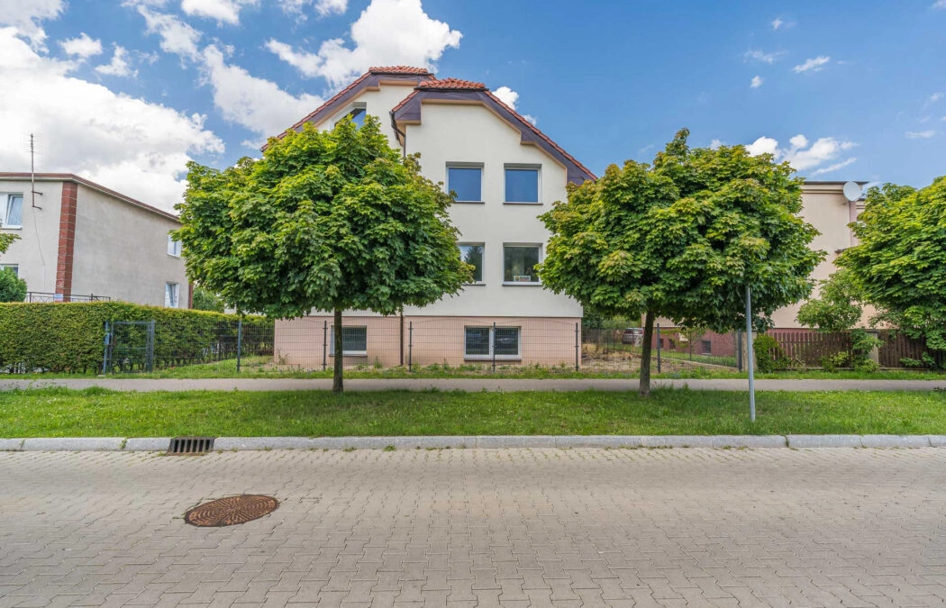 Duży dom wielorodzinny 3 piętrowy + piwnica