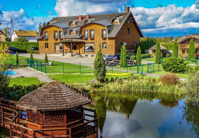 DWOREK TUCHOLSKI BLISKO JEZIOR I LASÓW