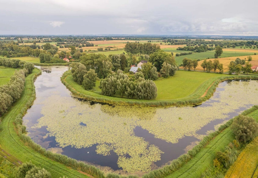 Dom na działce z 40 metrową linią brzegową rzeki