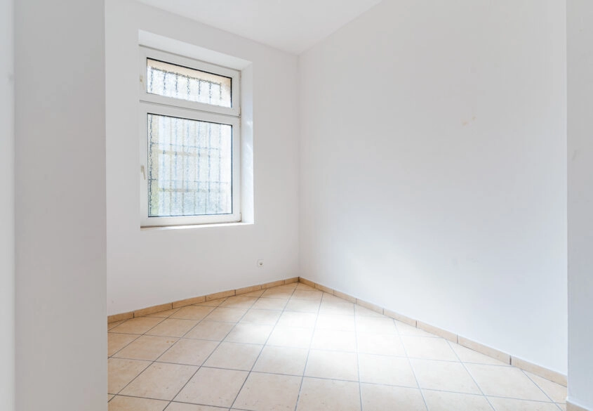 Lokal z witryną na parterze, ul. Morska duży ruch.