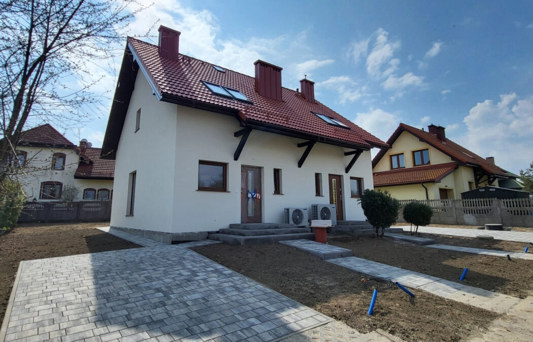 Dom z ogródkiem w zabudowie bliźniaczej