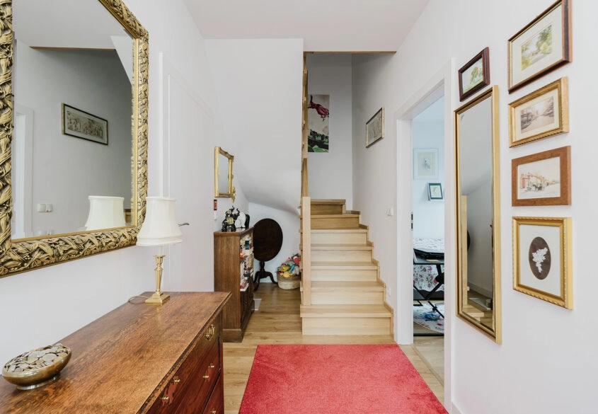 Dwupoziomowy apartament z ogrodem blisko plaży