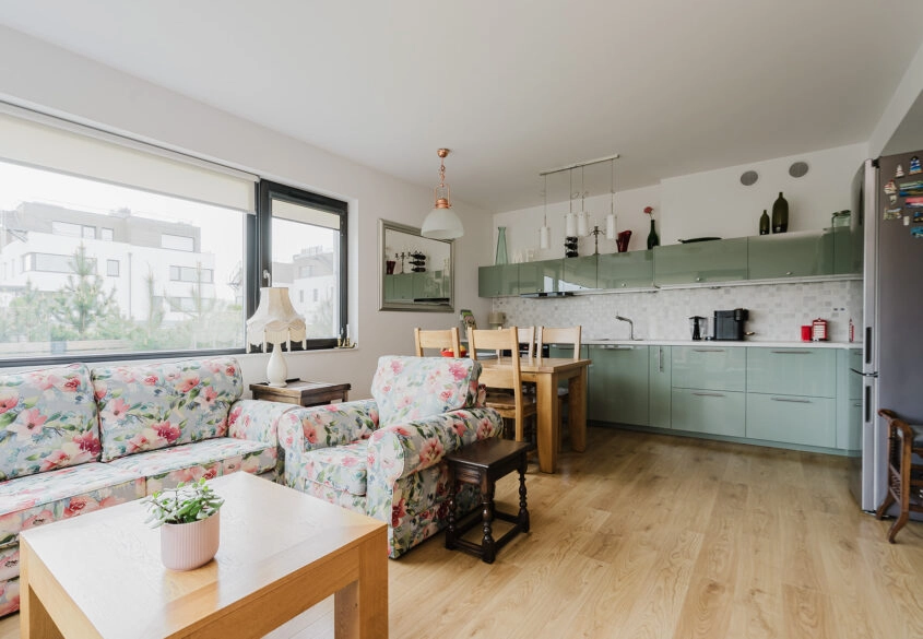 Dwupoziomowy apartament z ogrodem blisko plaży