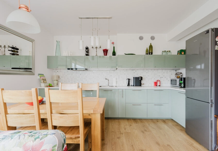 Dwupoziomowy apartament z ogrodem blisko plaży