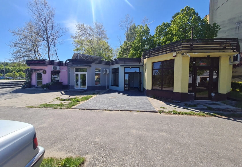 Lokal z WITRYNA, Niedźwiednik/ Pawilony