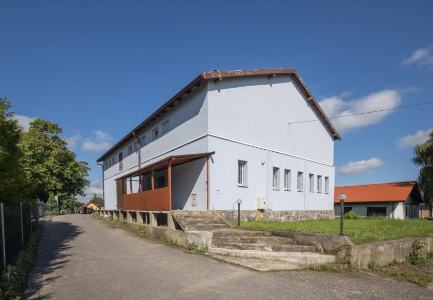 Na sprzedaż hala, magazyn, biura.