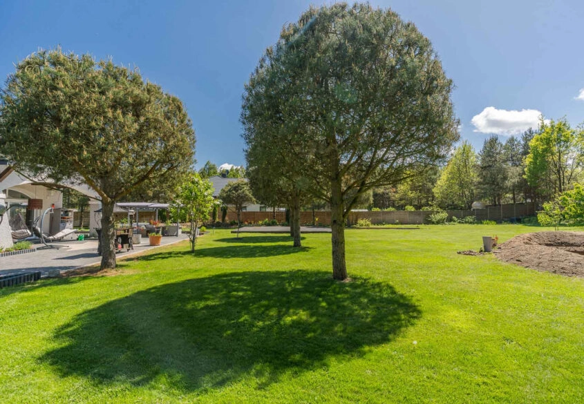Rezydencja pod lasem  – 3000 m² zieleni i ciszy!