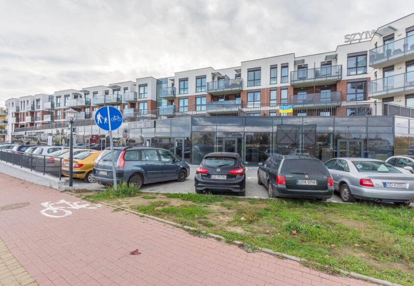 Lokal z dużą witryną świetnie zlokalizowany