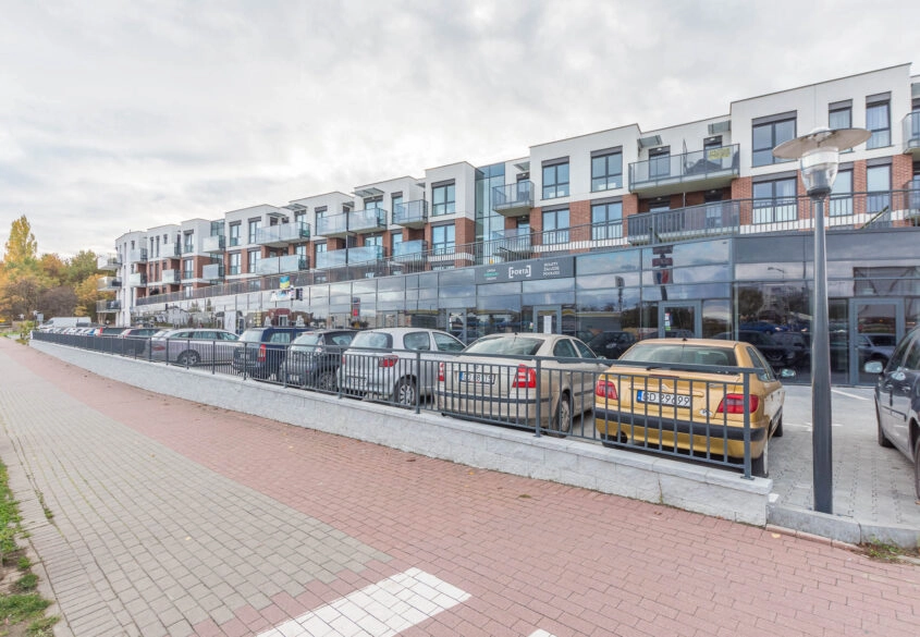 Lokal z dużą witryną świetnie zlokalizowany