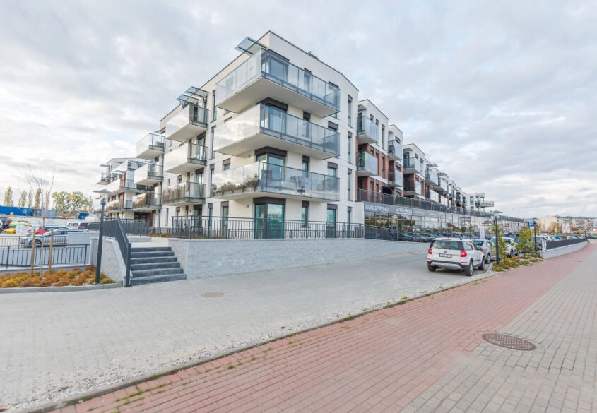 Lokal z dużą witryną świetnie zlokalizowany