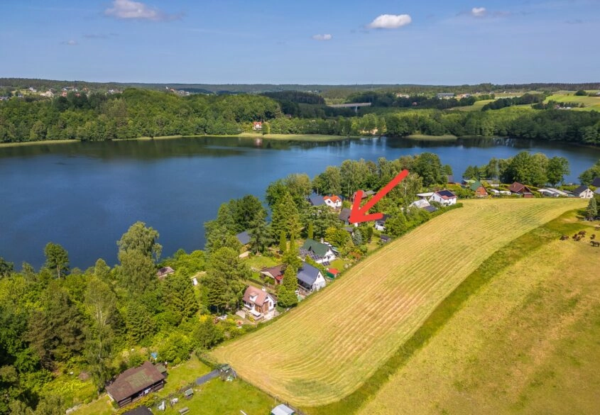 Działka nad jeziorem, dwa domki!
