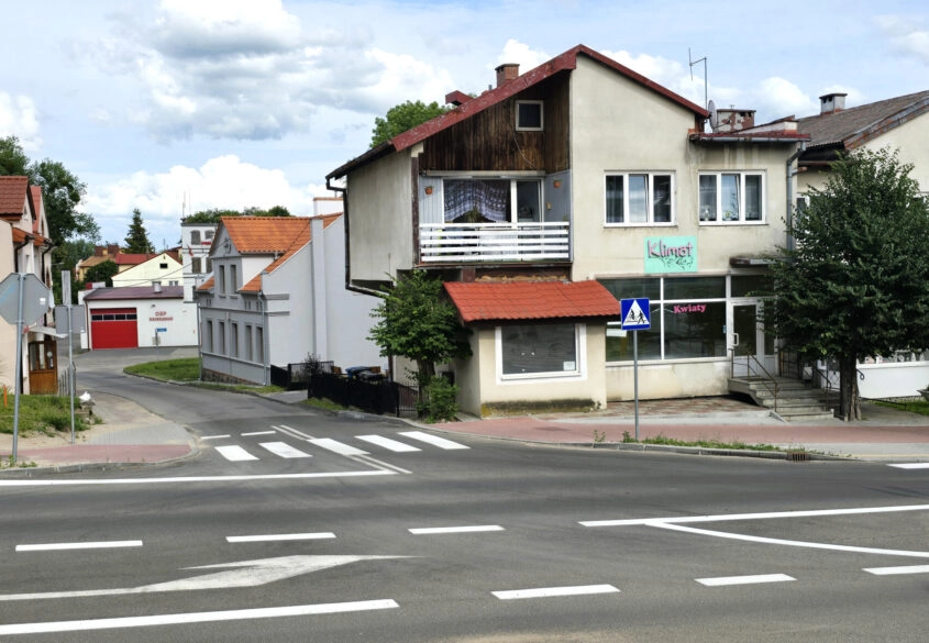 Dom w centrum Dzierzgonia. 2 lokale+ mieszkanie.