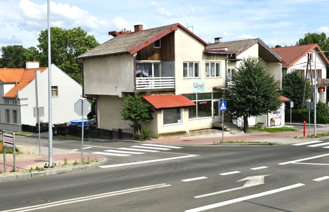 Dom w centrum Dzierzgonia. 2 lokale+ mieszkanie.