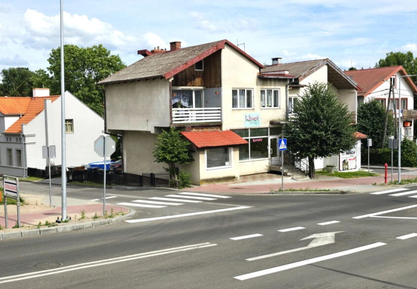 Dom w centrum Dzierzgonia. 2 lokale+ mieszkanie.