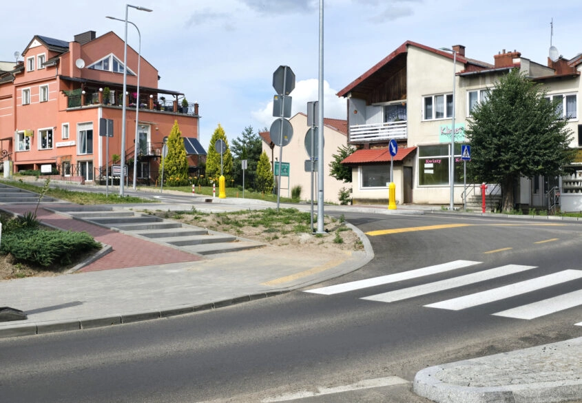 Dom w centrum Dzierzgonia. 2 lokale+ mieszkanie.