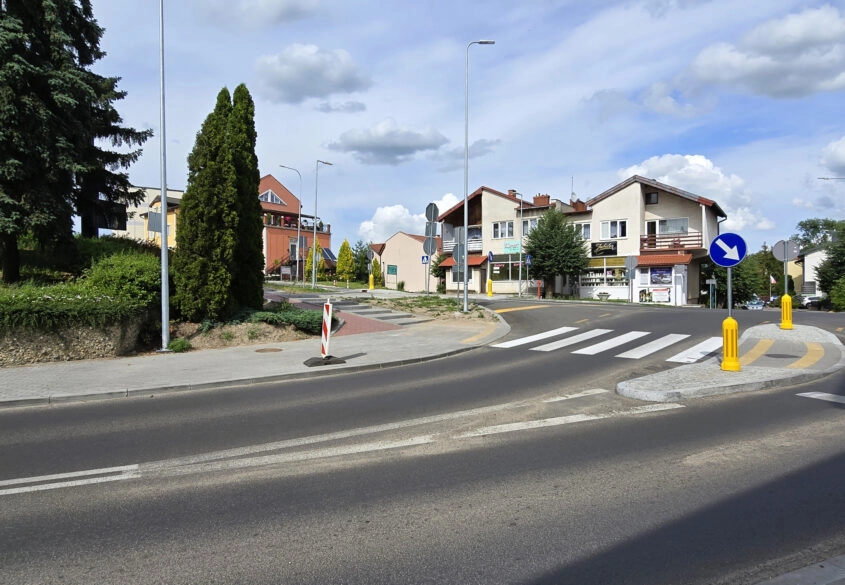 Dom w centrum Dzierzgonia. 2 lokale+ mieszkanie.