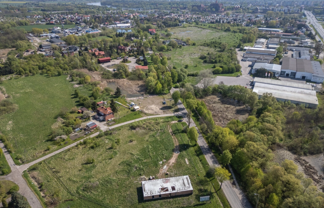 Działka z budynkiem komercyjnym w Malborku