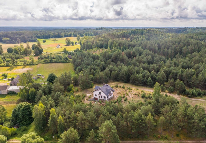 Dom wolnostojący w otulinie prywatnego lasu!
