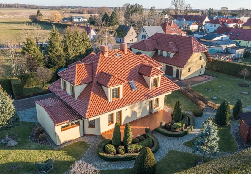 HIT! Dwa domy, działka 2400 m2, 800 m od plaży
