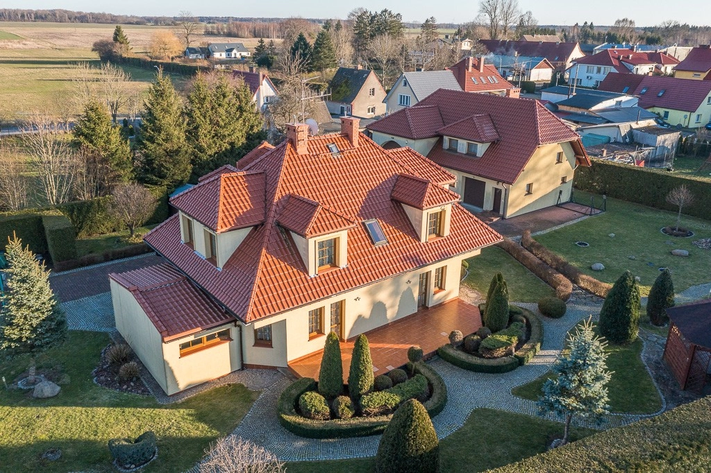 HIT! Dwa domy, działka 2400 m2, 800 m od plaży