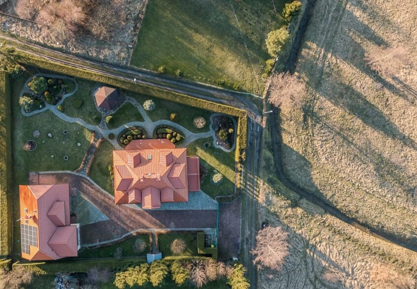 HIT! Dwa domy, działka 2400 m2, 800 m od plaży