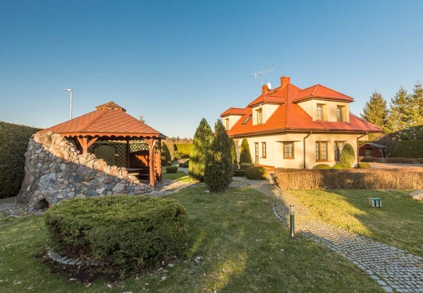 HIT! Dwa domy, działka 2400 m2, 800 m od plaży