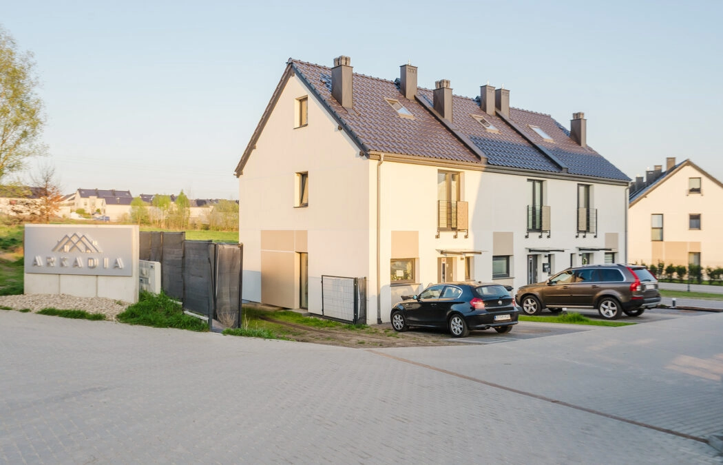 3 pokoje poddasze duży ogródek miejsca parkingowe