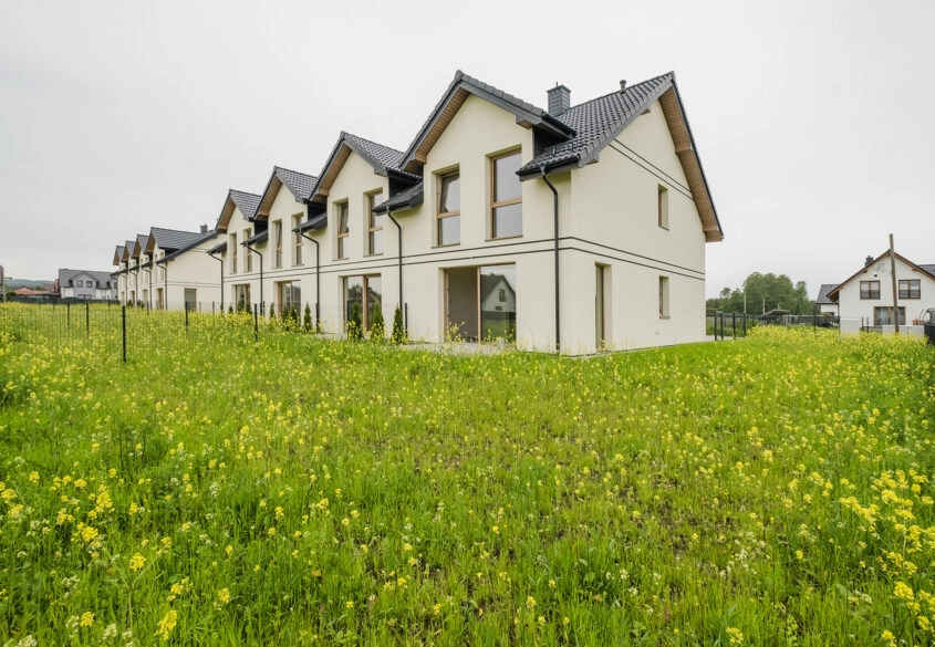Nowy dom z dużym słonecznym ogródkiem 360 m2