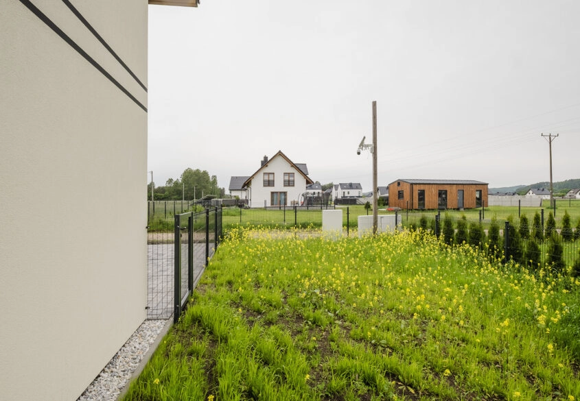 Nowy dom z dużym słonecznym ogródkiem 360 m2