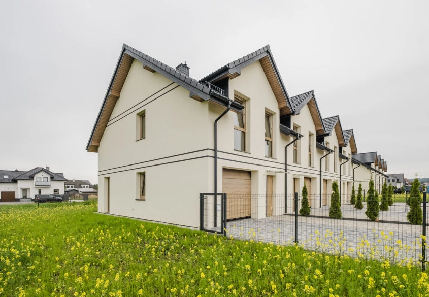 Nowy dom z dużym słonecznym ogródkiem 360 m2