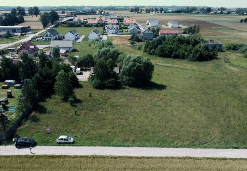 Atrakcyjna działka 1.203 m2, dobrze skomunikowana