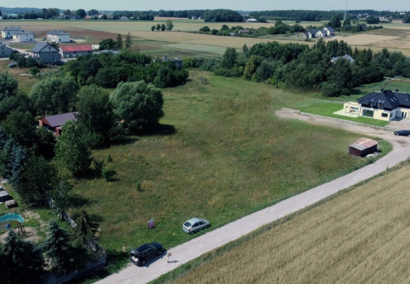 Atrakcyjna działka 1.203 m2, dobrze skomunikowana